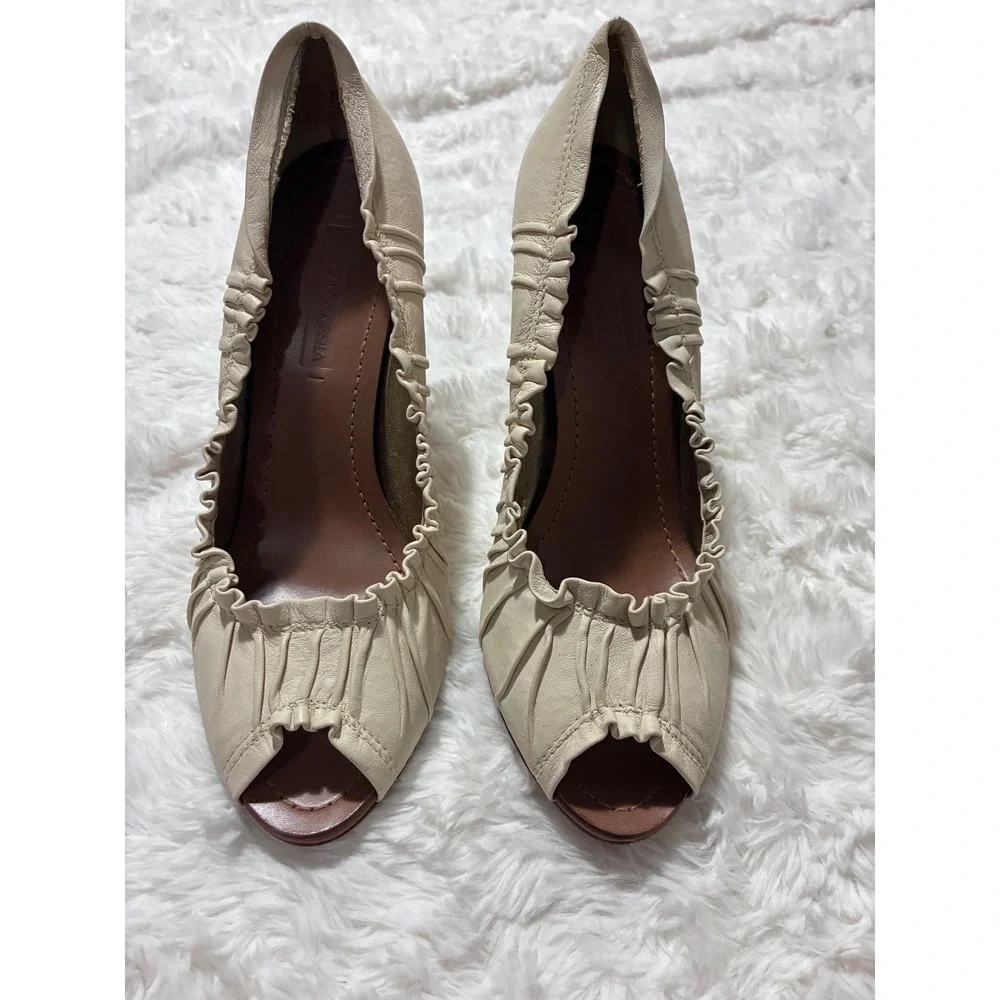 BCBG MAXAZRIA Cream Leather Ruched Peep Toe Pumps Stiletto Heels Size 9M Vinyard